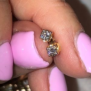 Screw back natural Diamond earrings in yellow gold